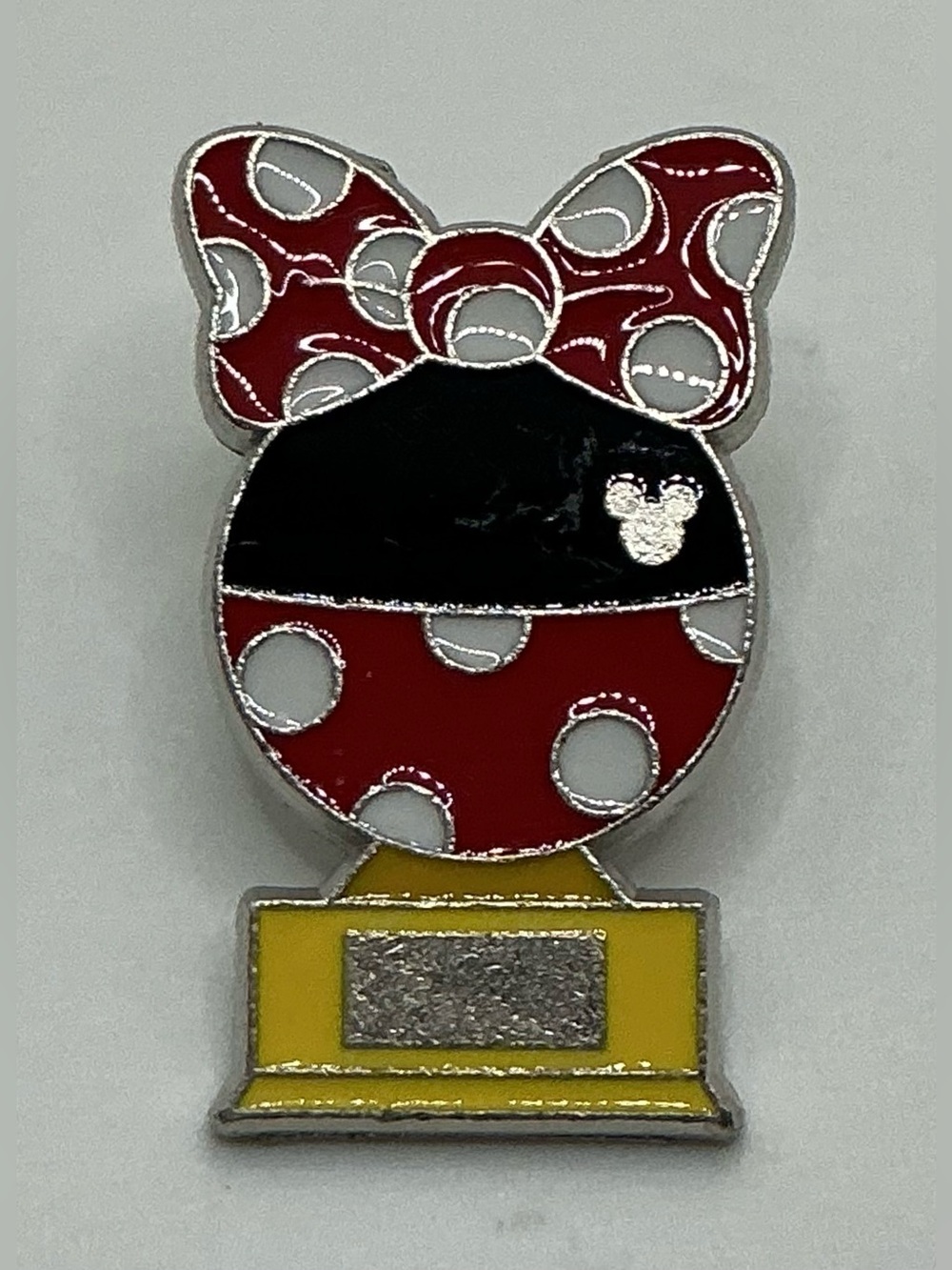2019 HIDDEN MICKEY TROPHIES SERIES PIN MINNIE MOUSE